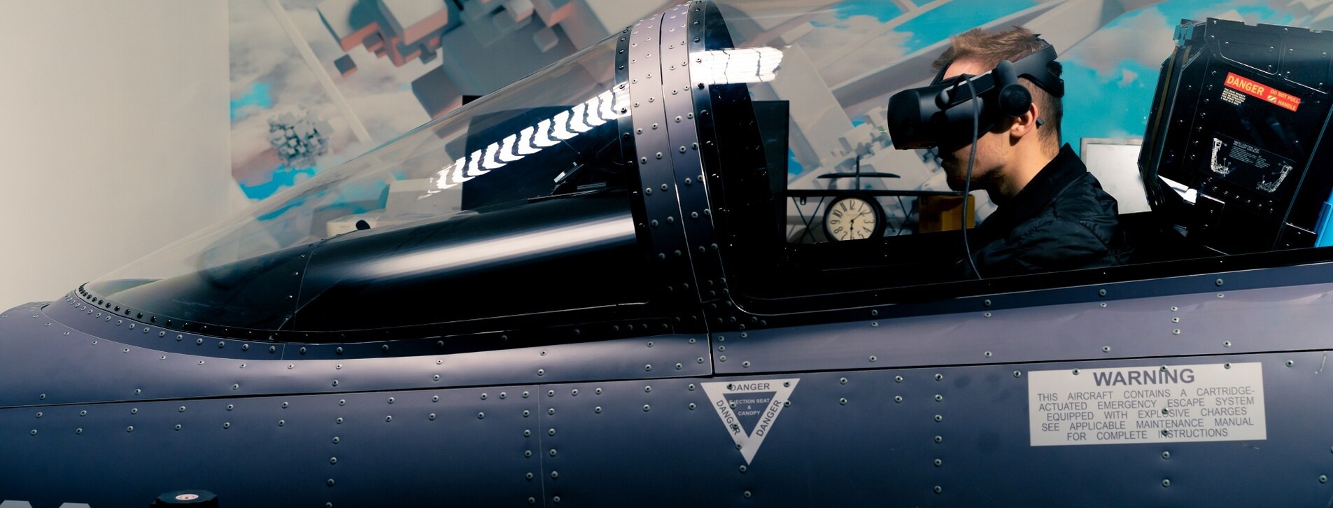 Авиатренажер истребителя F-18 в VR-очках в Киеве - 2 Фото 2 - Авиатренажер истребителя F-18 в VR-очках