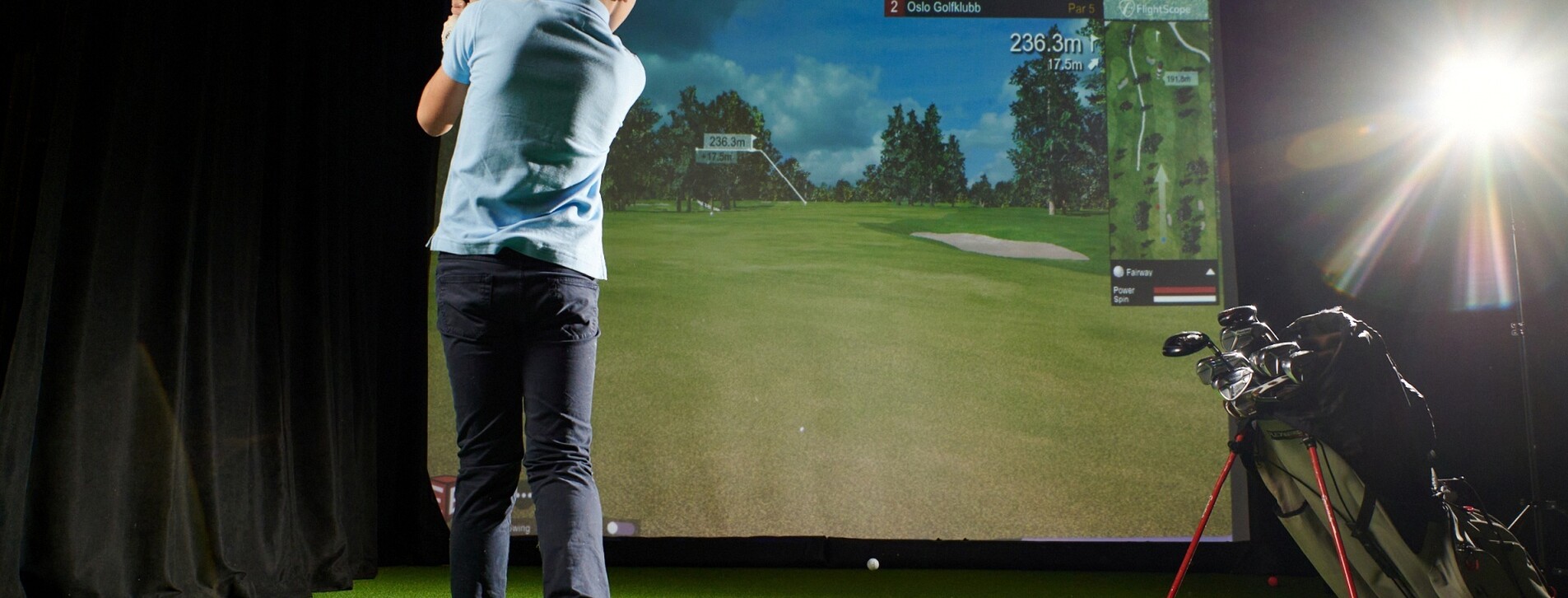 Дитячий майстер-клас гольфу на симуляторі у Львові - 4 Фото 4 - Дитячий майстер-клас гольфу на симуляторі