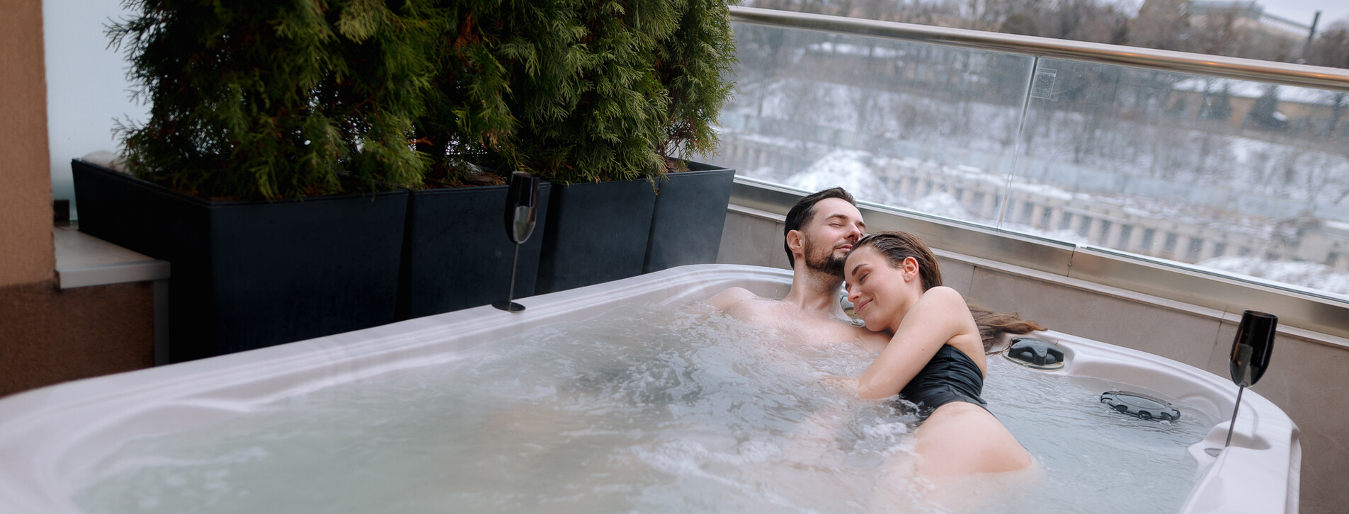 Вікенд у пентхаусі з джакузі для двох у Києві - 2 Фото 2 - Вікенд у пентхаусі з джакузі для двох